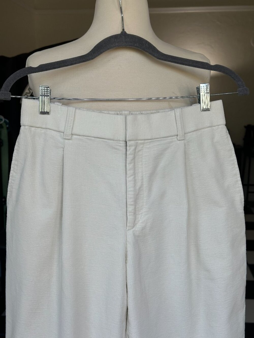 UNIQLO Women’s Corduroy Pleated Wide Pants Off White Size S 26-27 High Rise